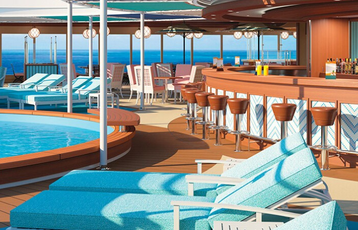 L'espace piscine sur le pont Versilia
