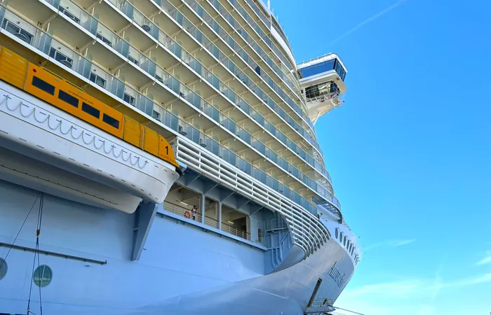 L'allure of the Seas à quai à Marseille
