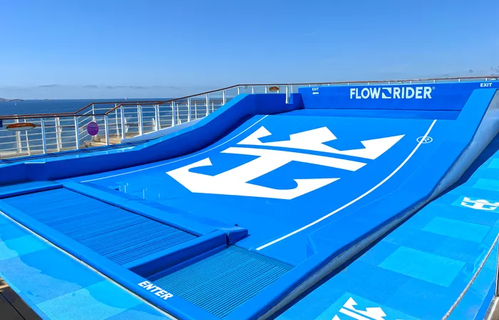 Le simulateur de surf FlowRider de l'Allure of the Seas