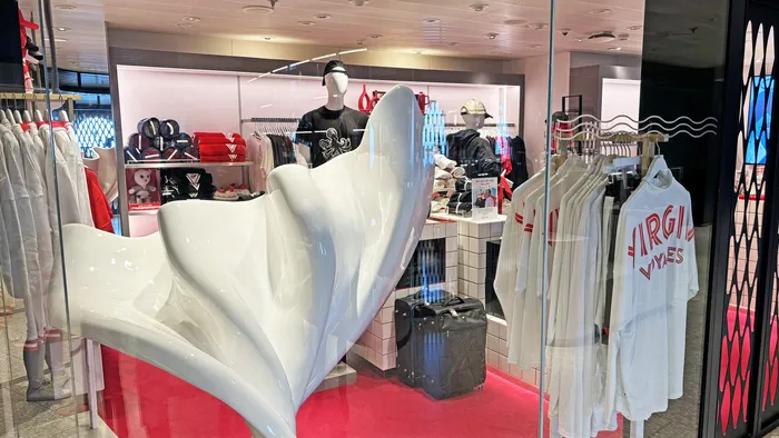 Une boutique à bord du Scarlet Lady